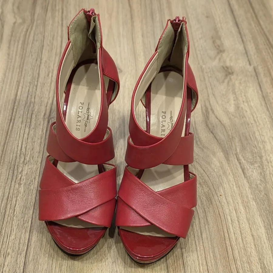 کفش پاشنه بلند قرمز