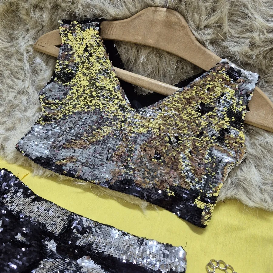 نیم تنه و دامن