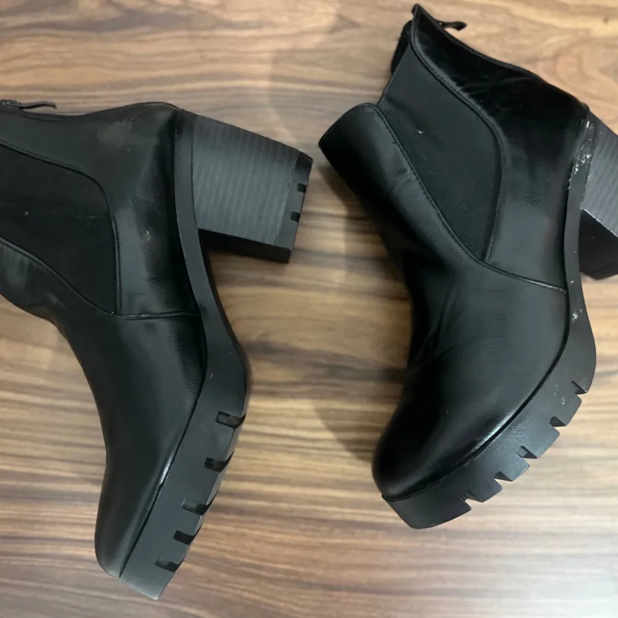 بوت خارجی چرم