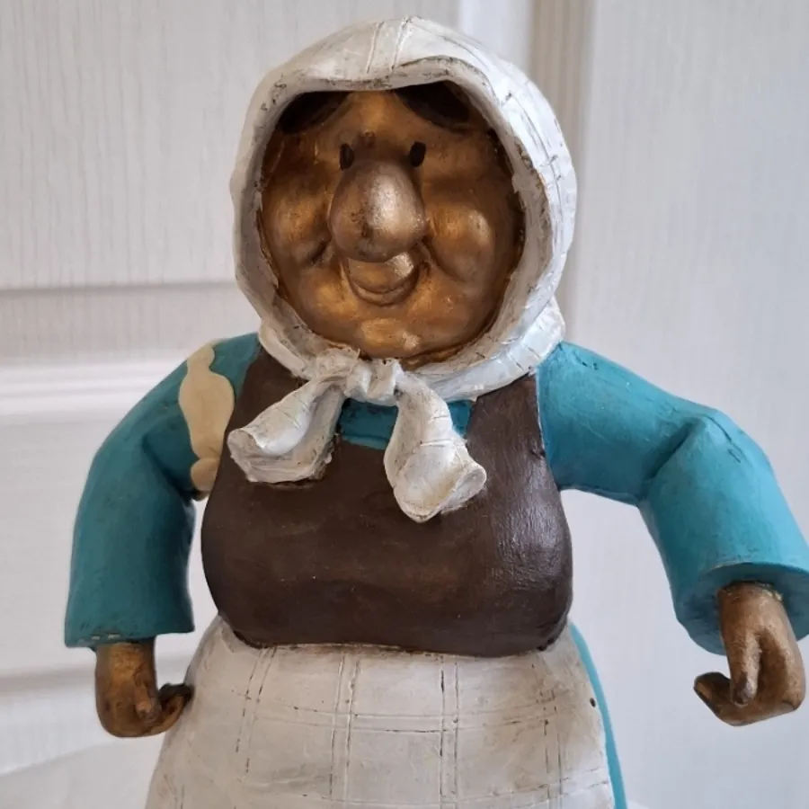 مجسمه مادر بزرگ