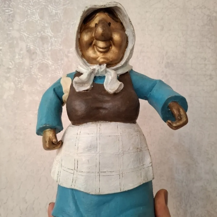 مجسمه مادر بزرگ