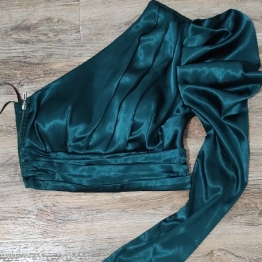 نیم تنه سبز