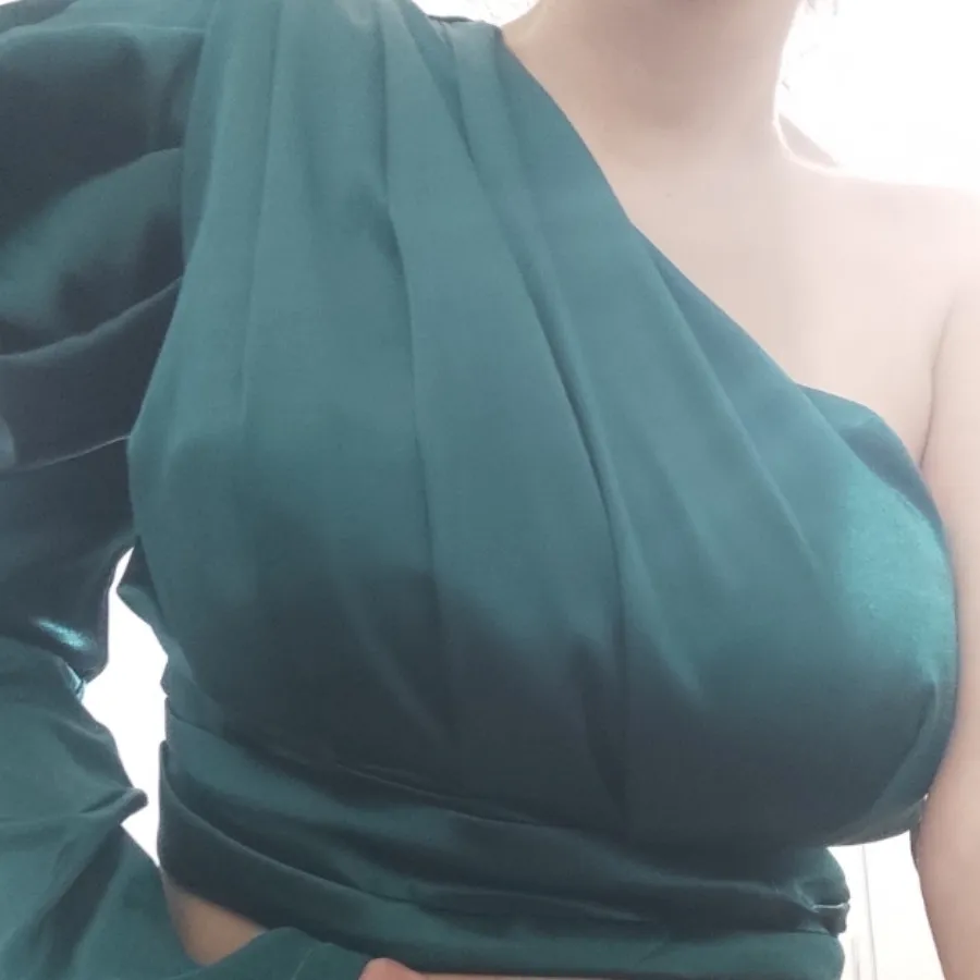 نیم تنه سبز