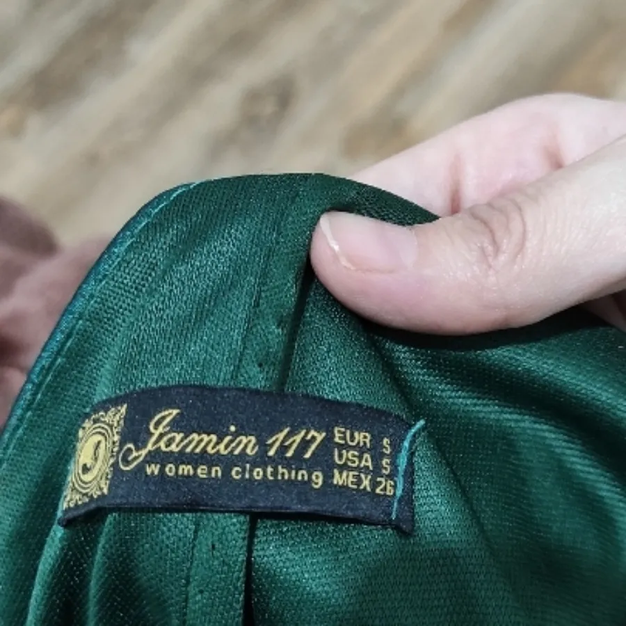 نیم تنه سبز