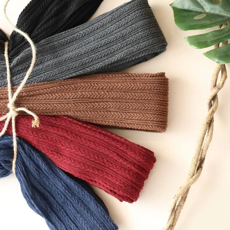 جوراب شلواری گندمی بافت