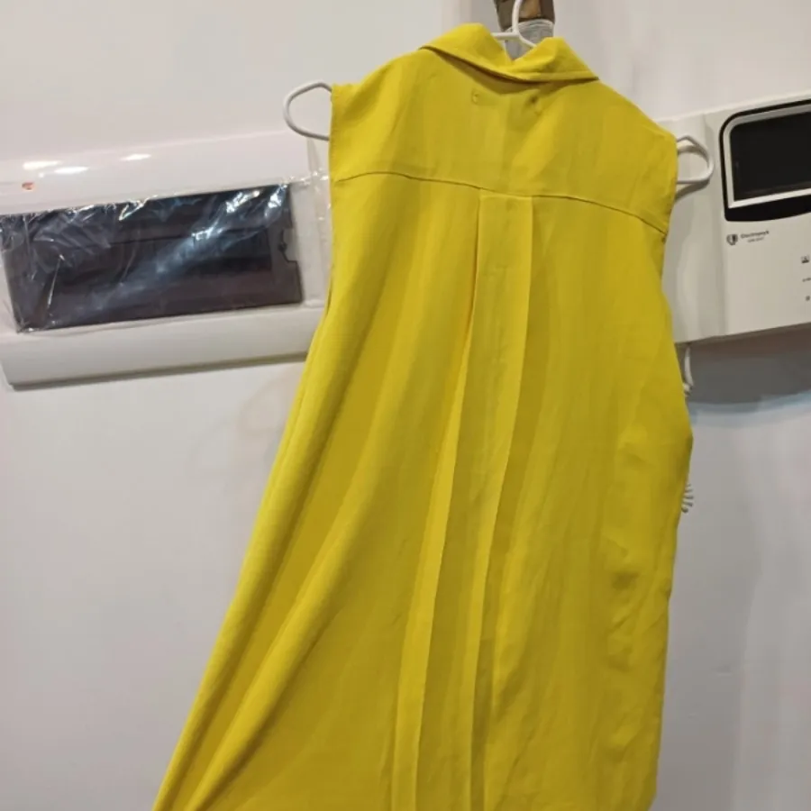 تاپ یقه دار