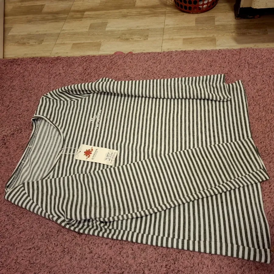 بلوز راه راه سفید و طوسی