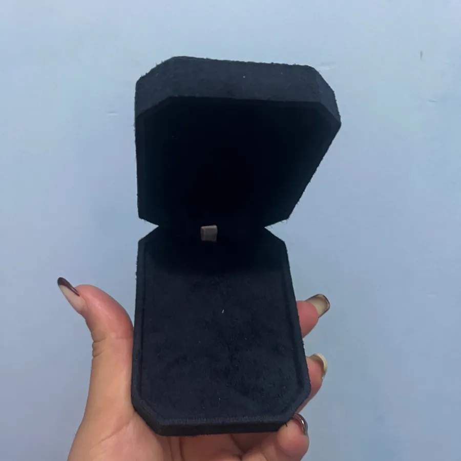 پاکت پول و جعبه کادویی