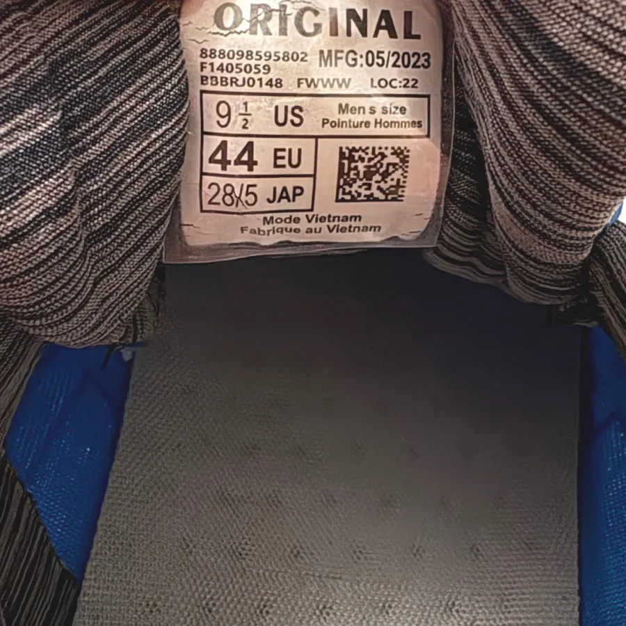 کتونی آبی طرح اسیکس