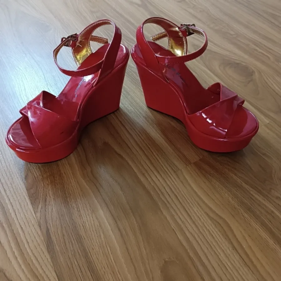 کفش جذاب لژ دار قرمز