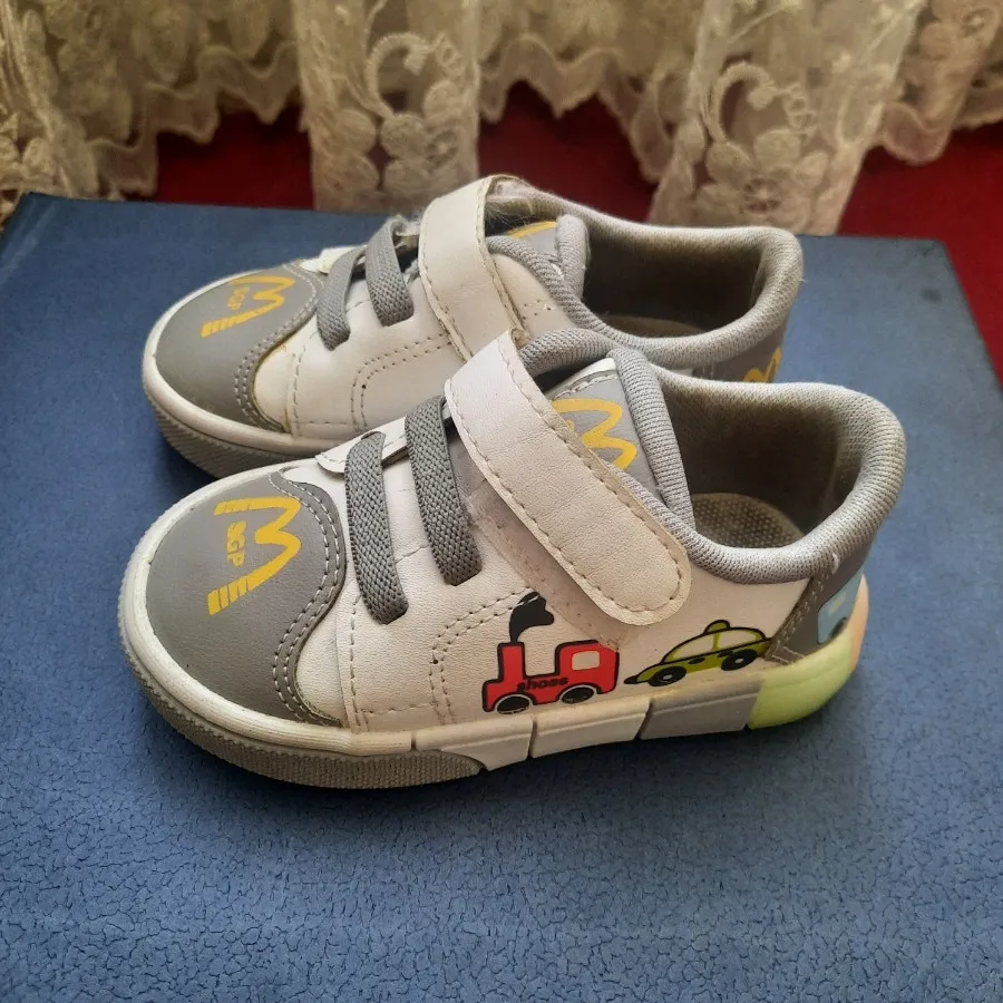 کفش کتونی بچگانه یکساله