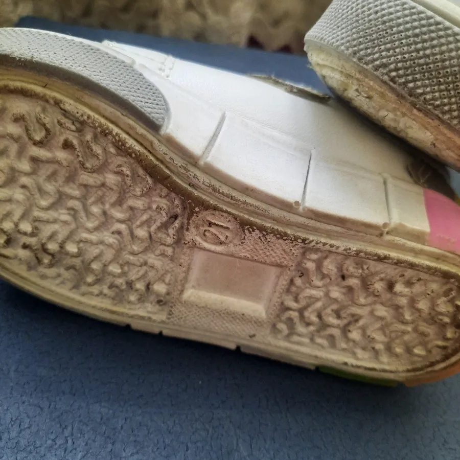 کفش کتونی بچگانه یکساله