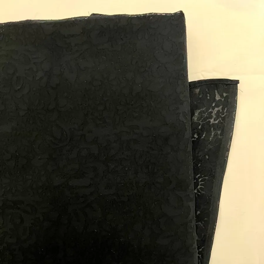 چادر مشکی دوخته شده