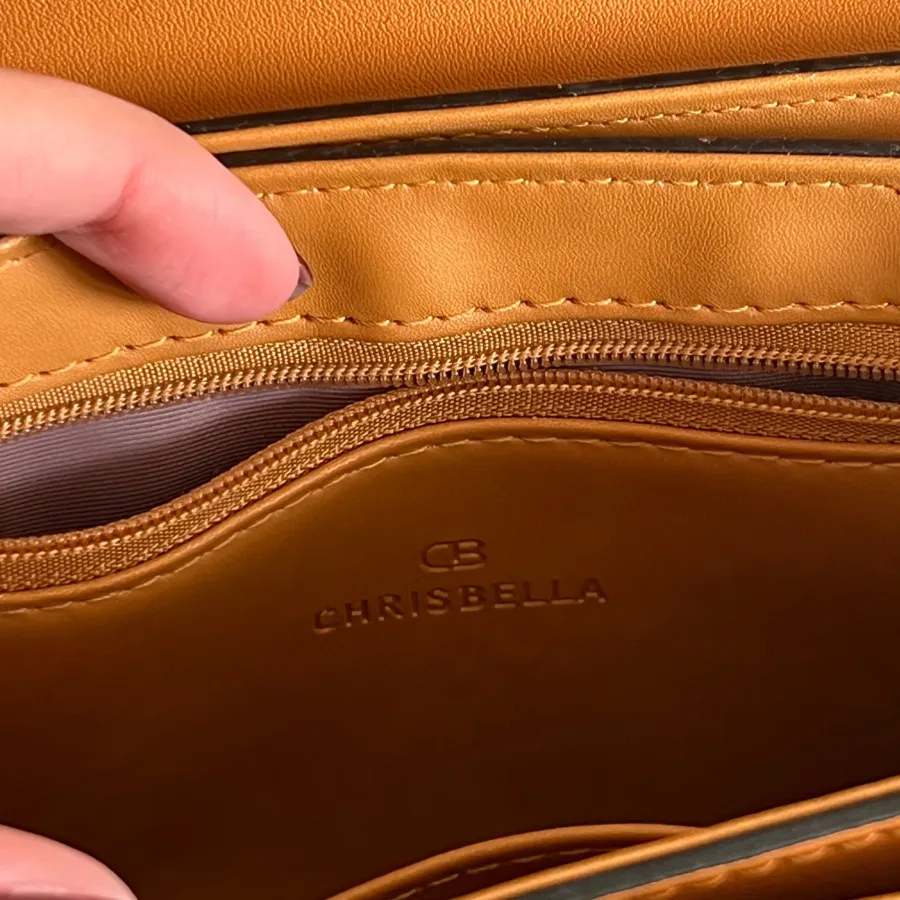 کیف از برند لوکس اماراتی