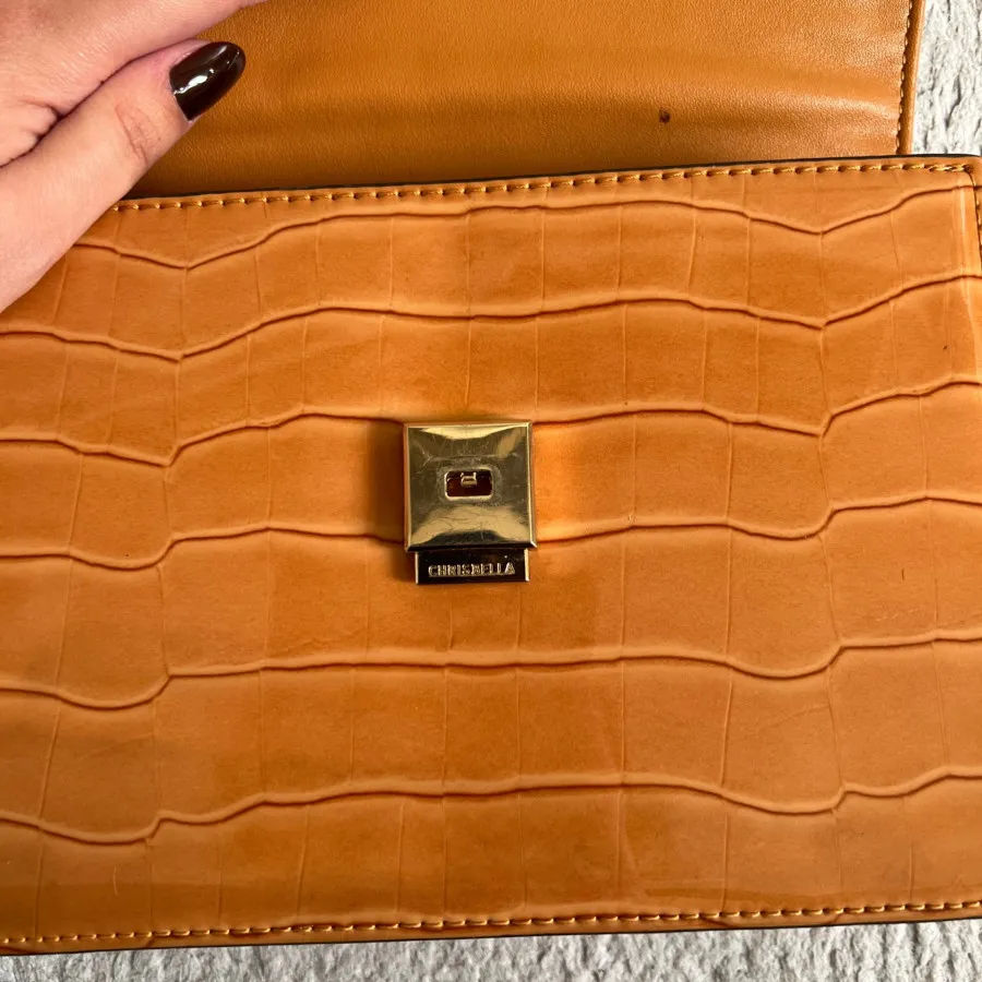 کیف از برند لوکس اماراتی