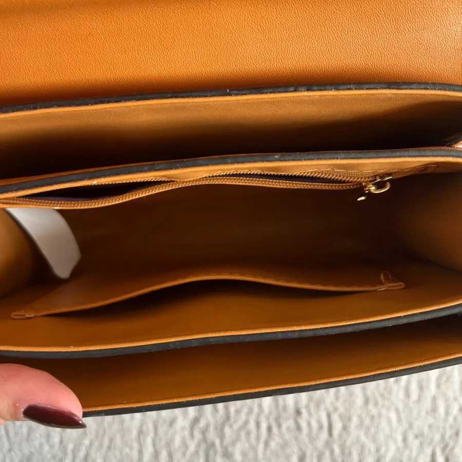 کیف از برند لوکس اماراتی