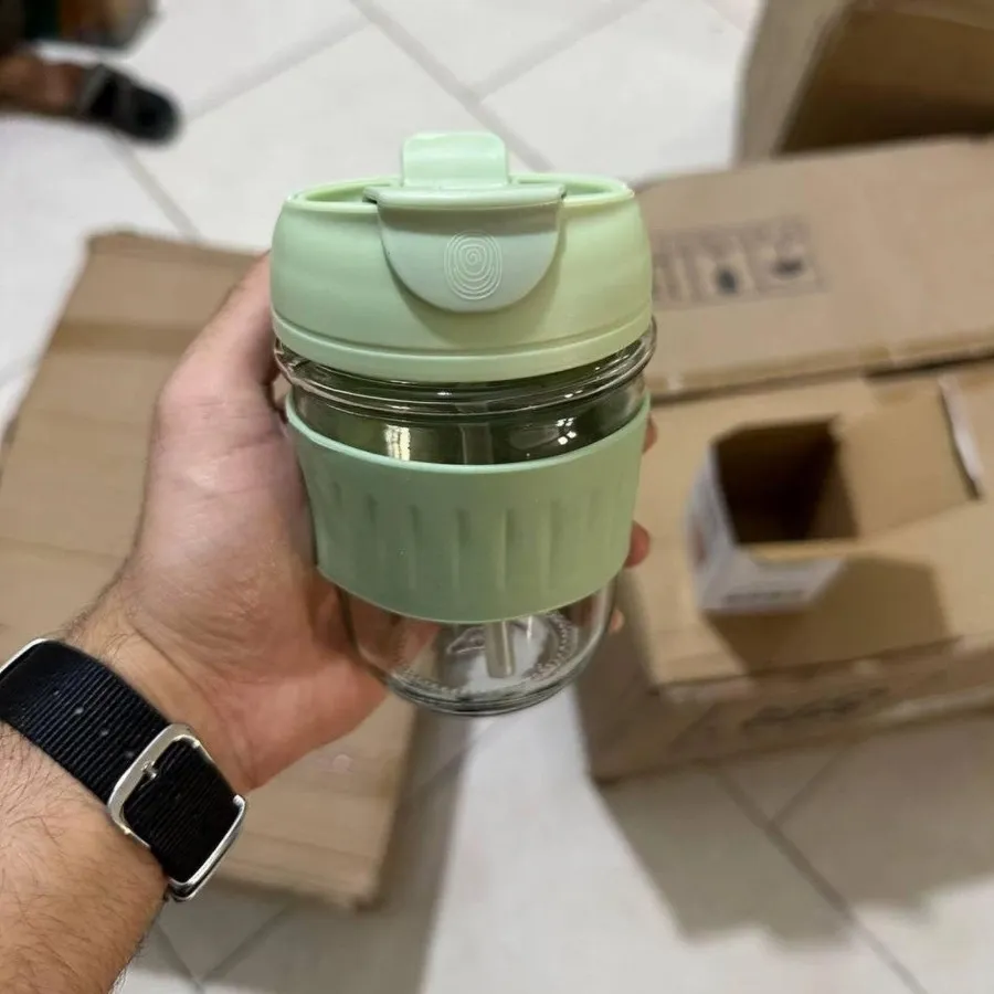 لیوان نی دار