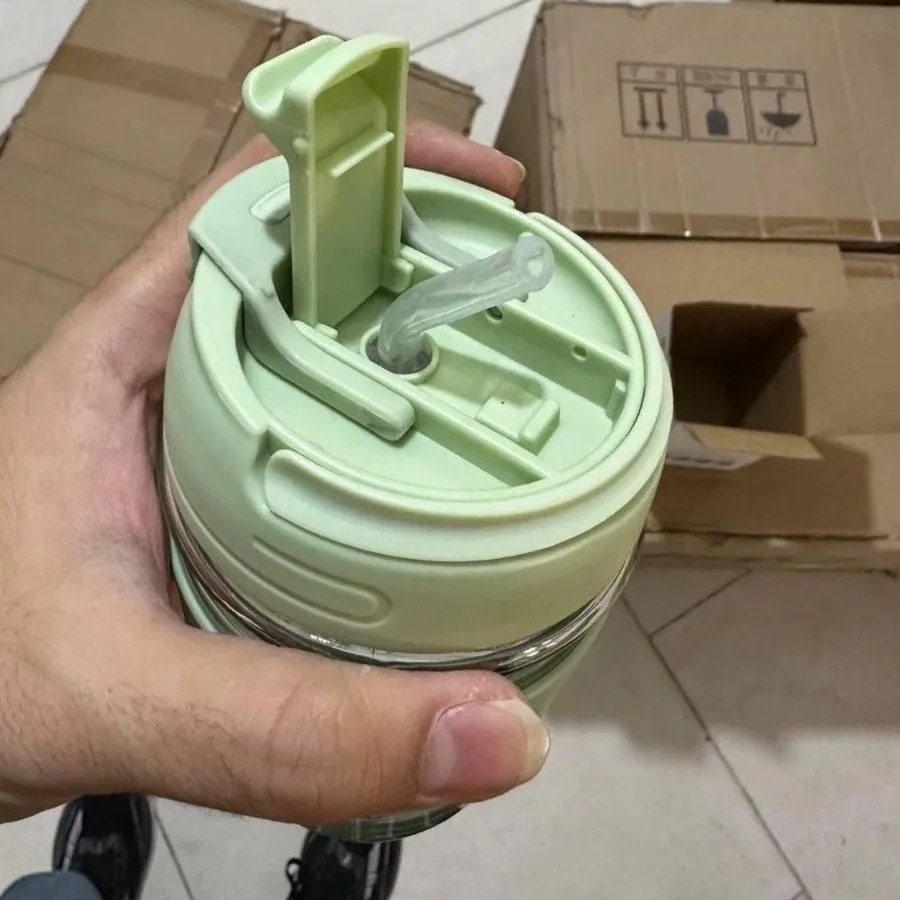 لیوان نی دار