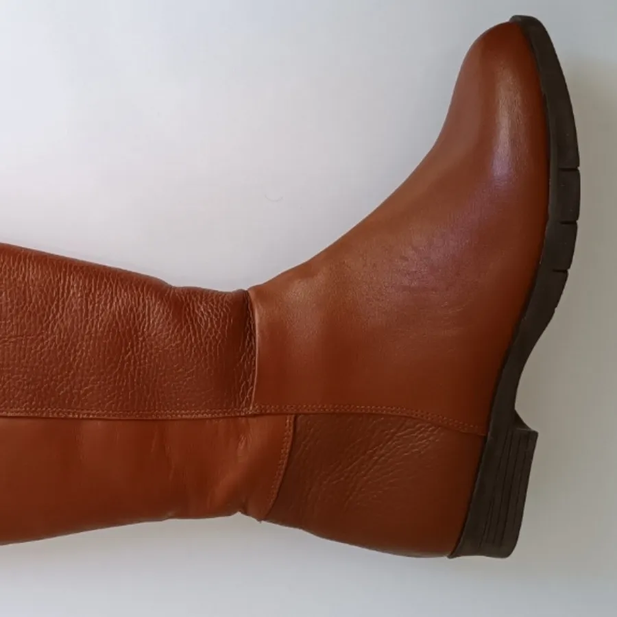 بوت ساق دار چرم کاملا نو