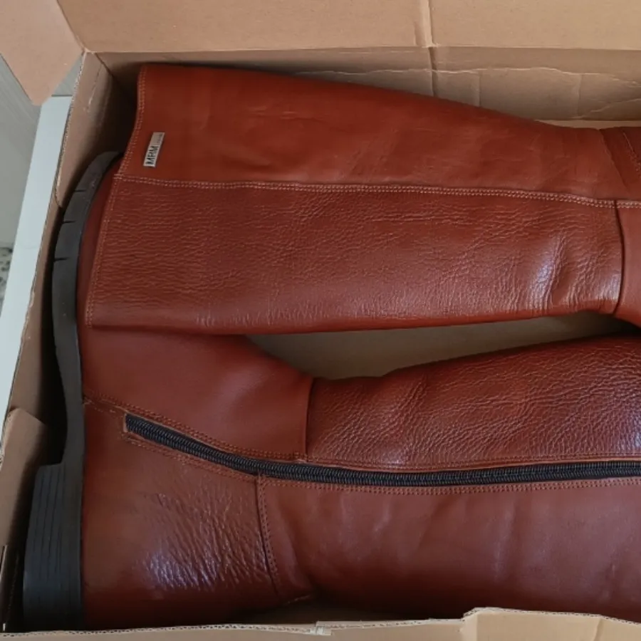 بوت ساق دار چرم کاملا نو