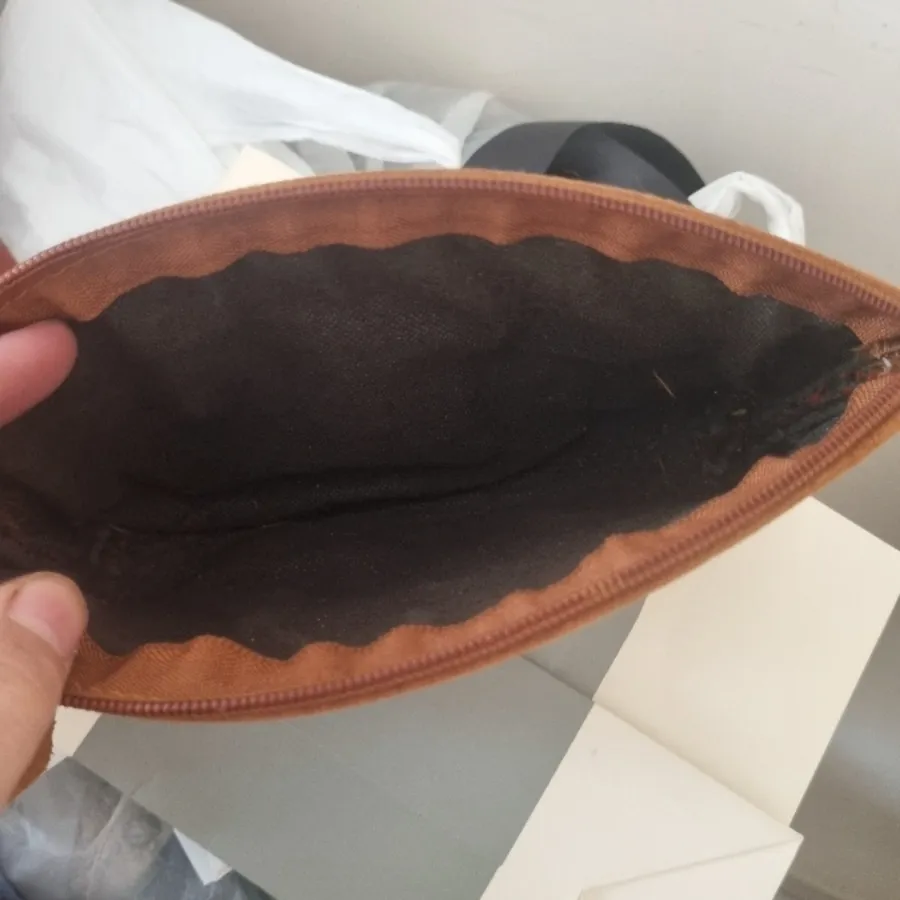 کیف آرایشی یا کیف پول