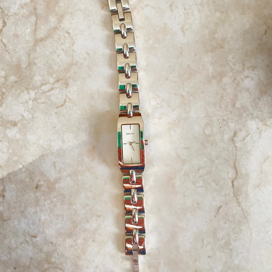 ساعت استیل زنانهDKNY