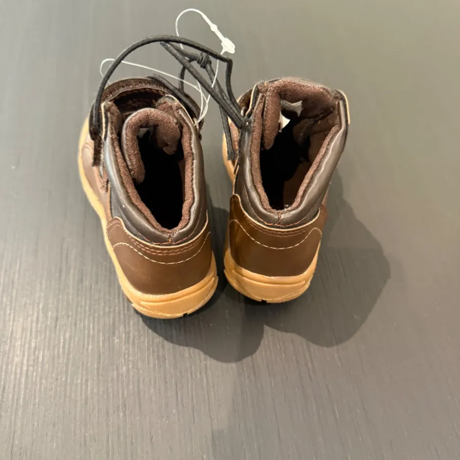 بوت بچه گانه