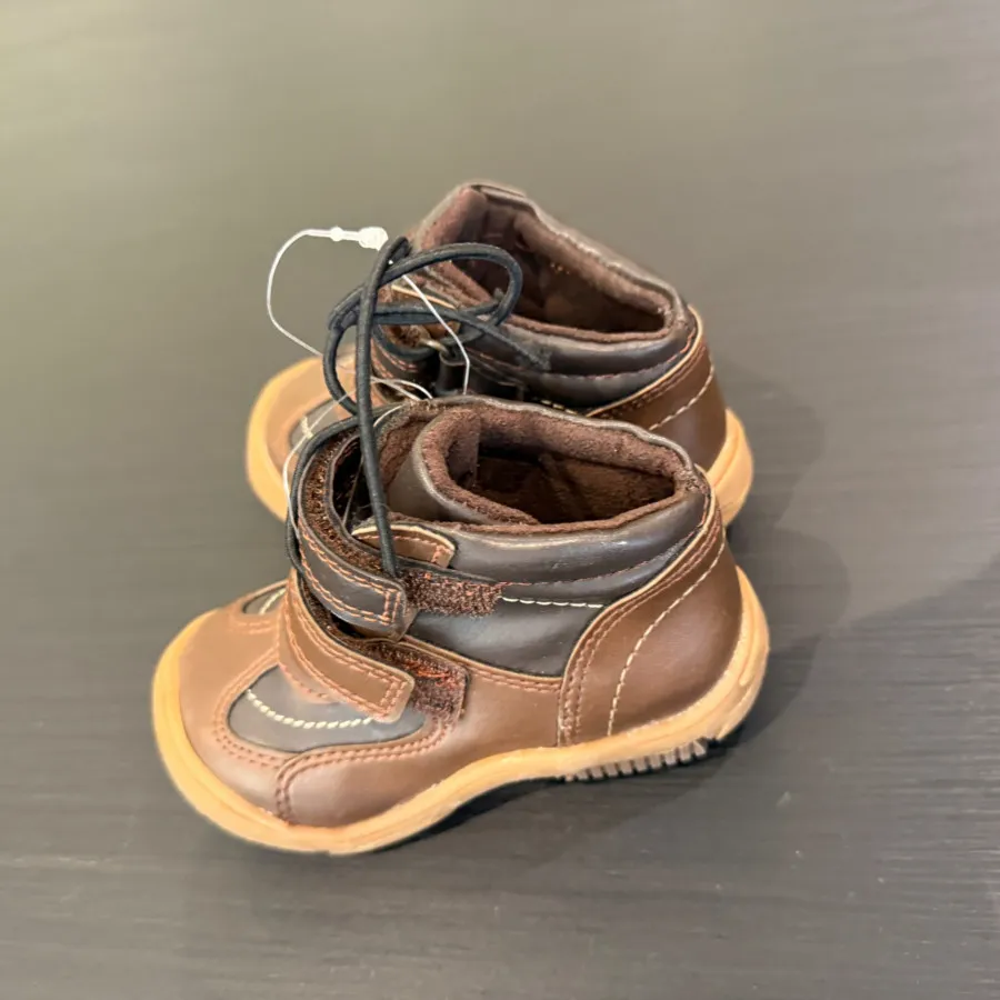 بوت بچه گانه