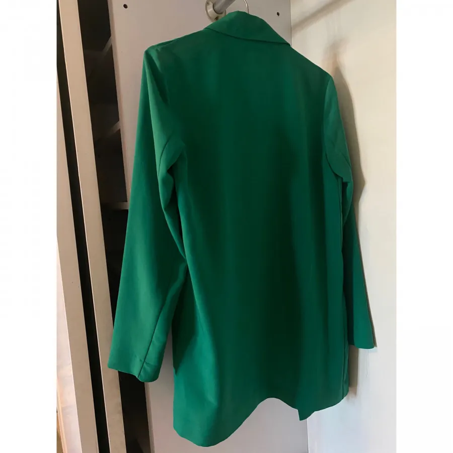 کت سبز استرادیواریوس