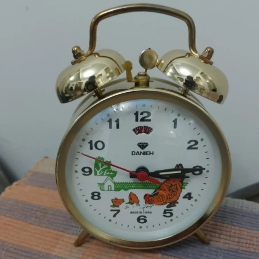 ساعت رومیزی مرغی حرکتی