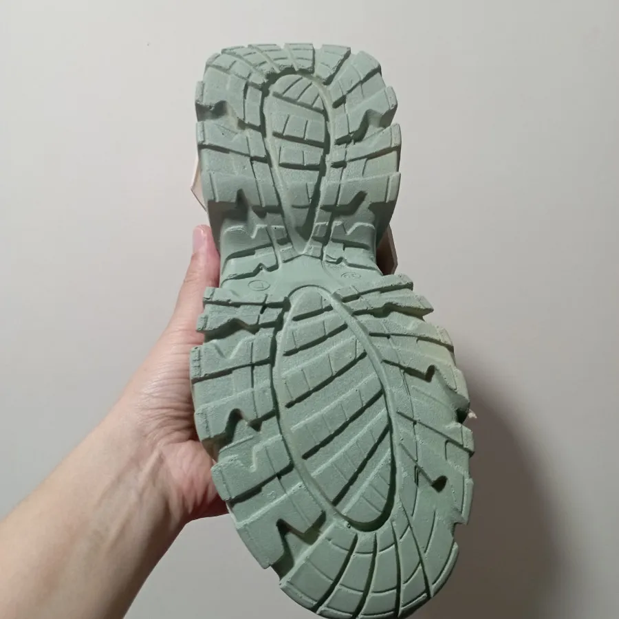 کتونی بالنسیاگا ساقدار