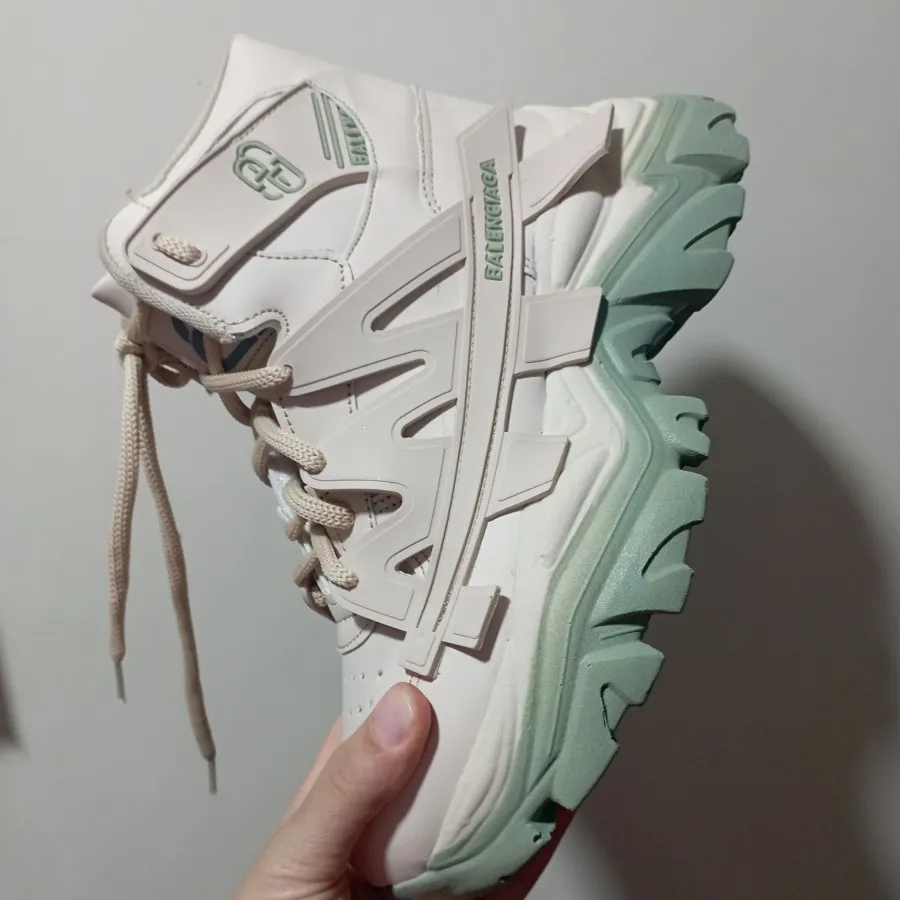 کتونی بالنسیاگا ساقدار