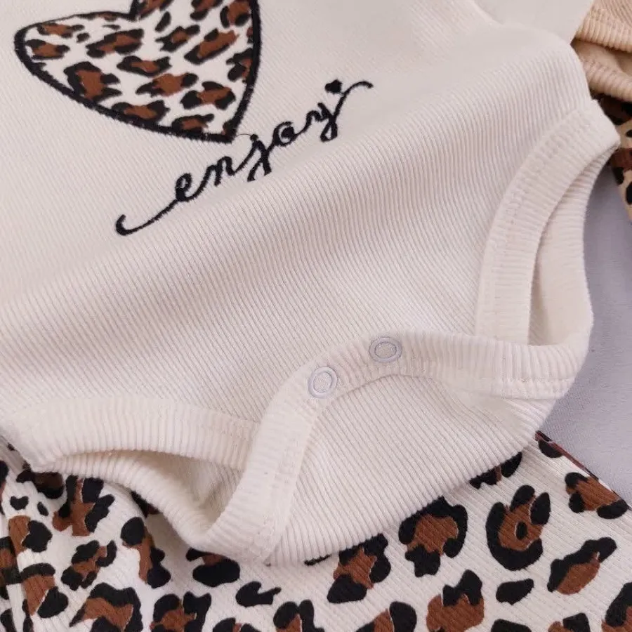 شلوار و هدبند پلنگی قلب
.