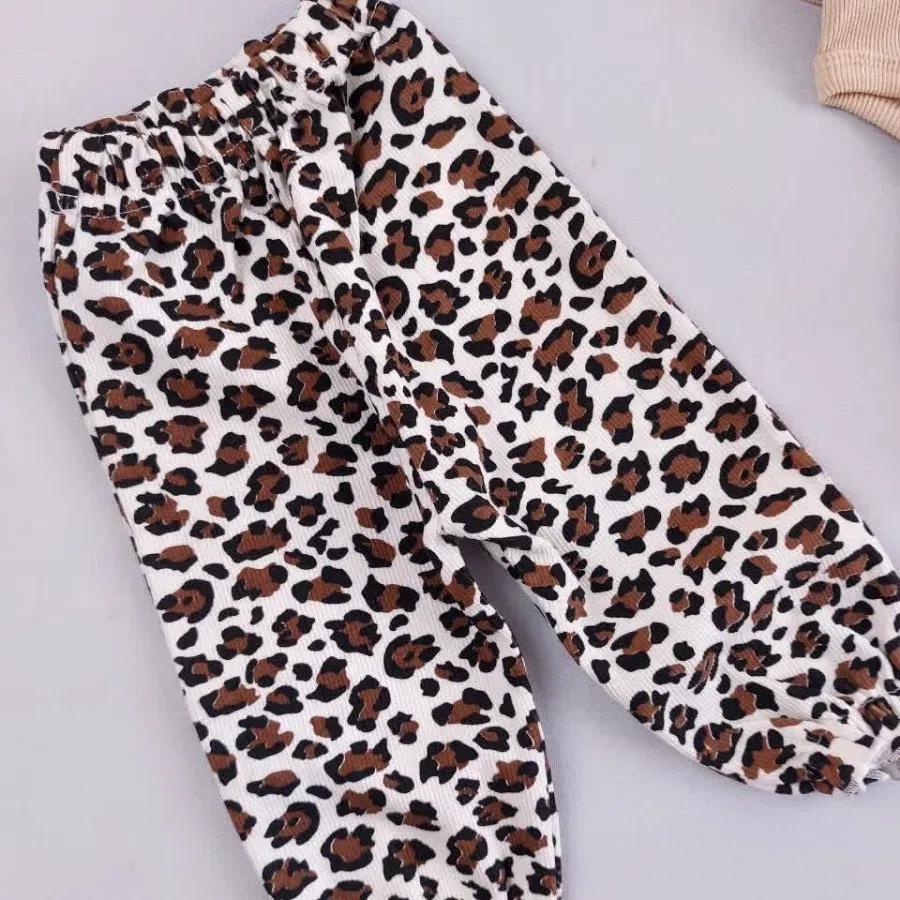 شلوار و هدبند پلنگی قلب
.