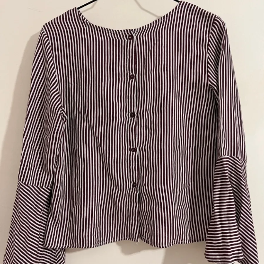 شومیز زرشکی و سفید نخ