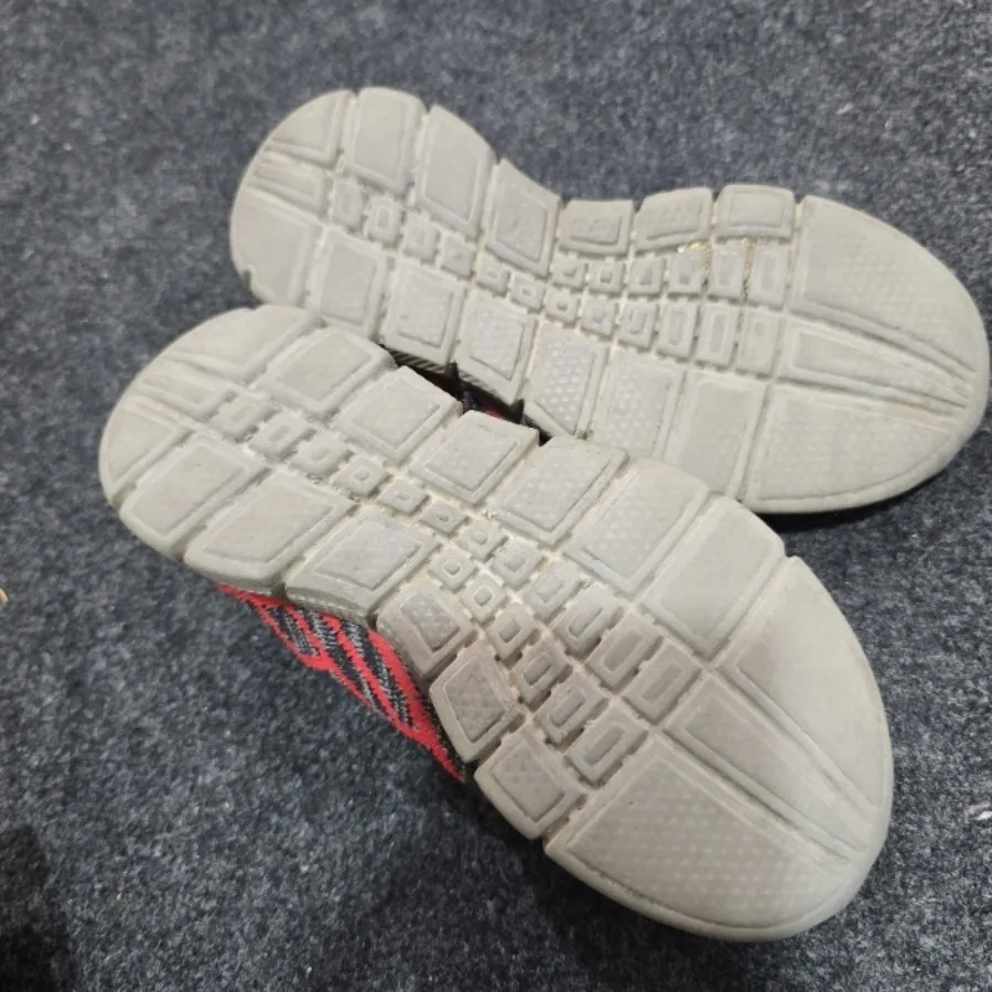 کفش کتانی کشی بچگانه