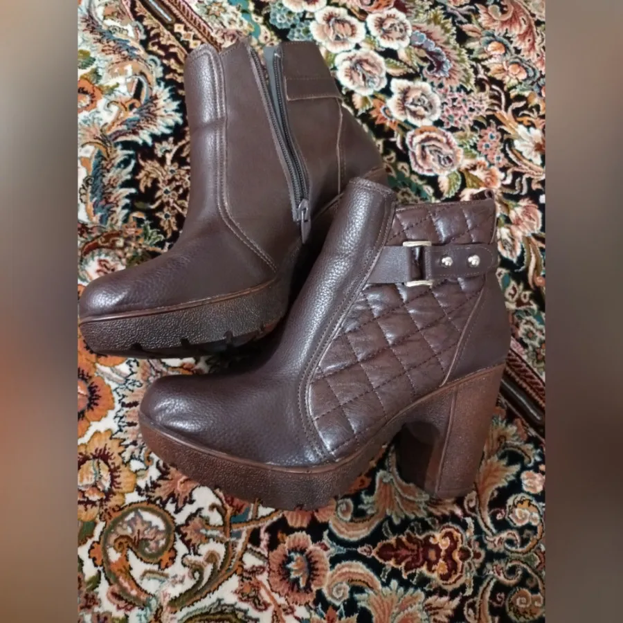 بوت قهوه ای