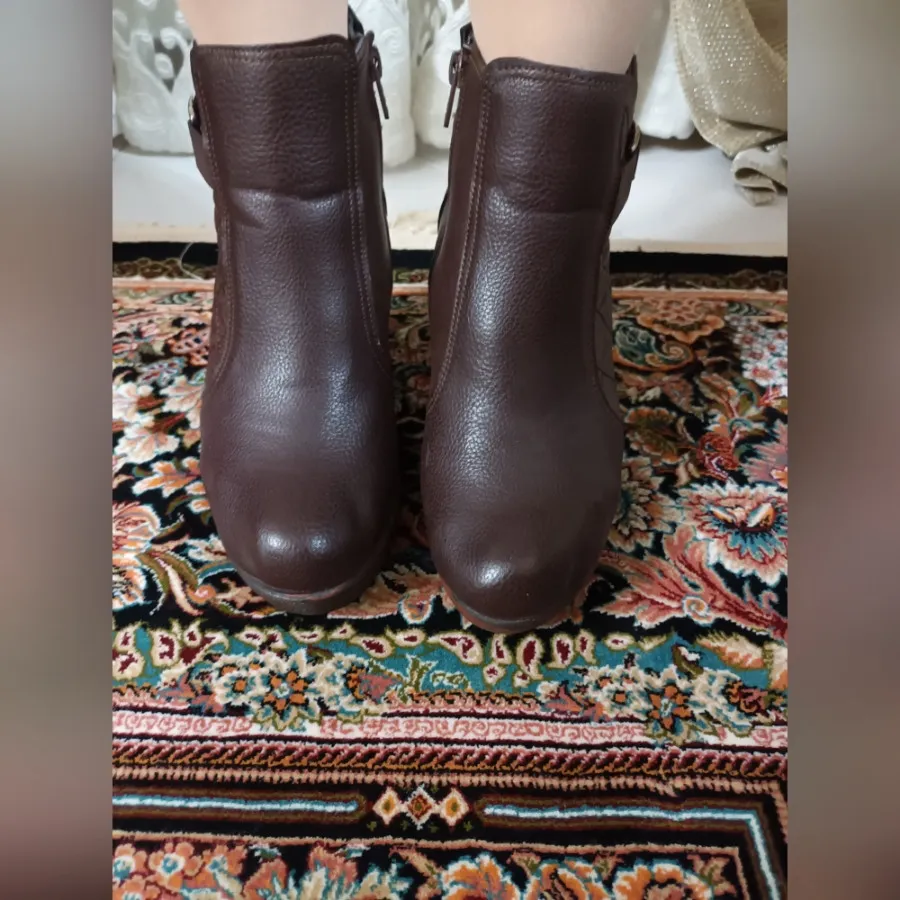 بوت قهوه ای