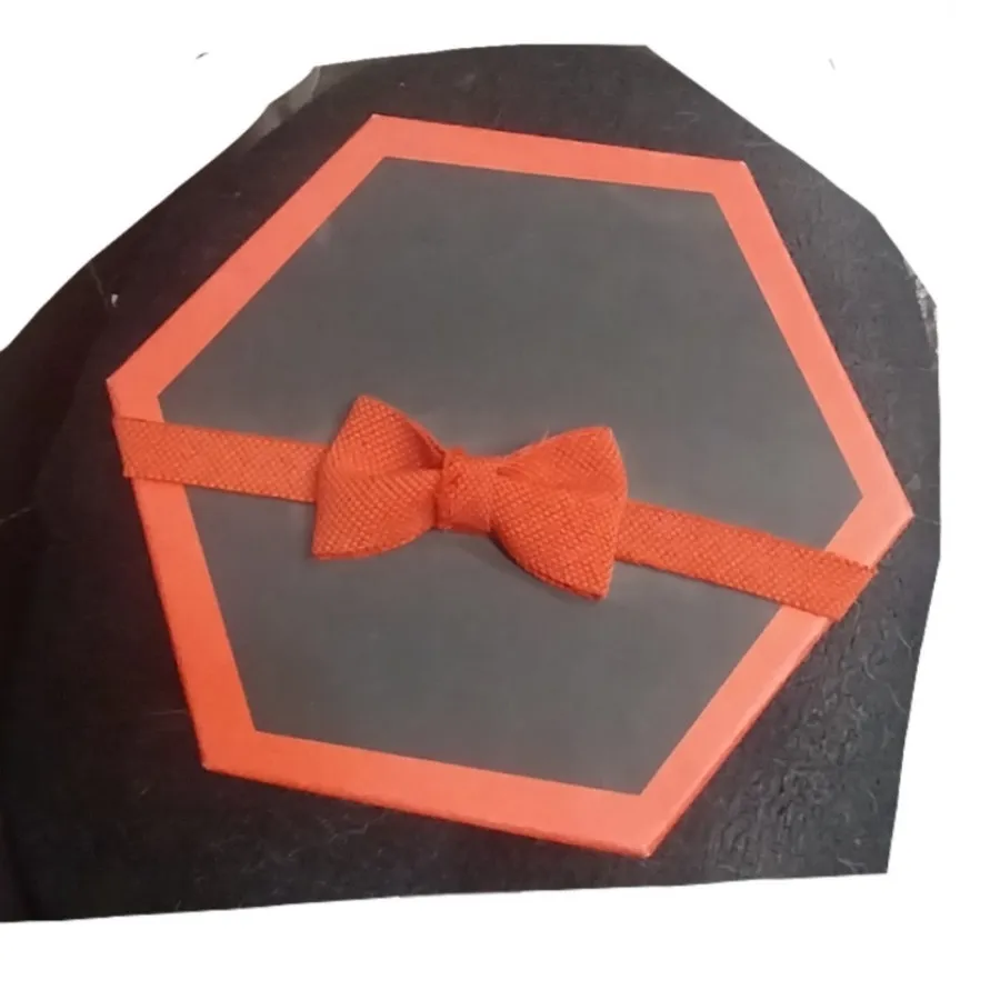 جعبه با پوشال