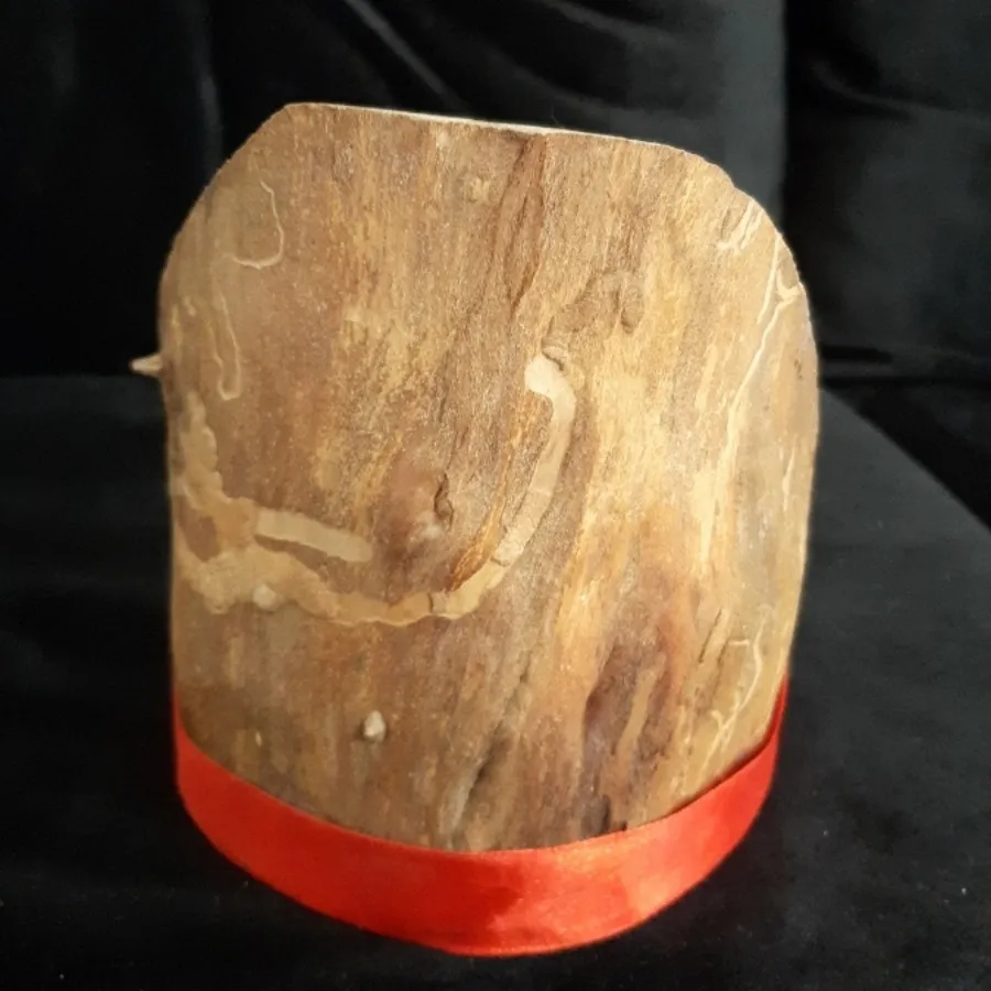 دکوری،  نگهدارنده عود