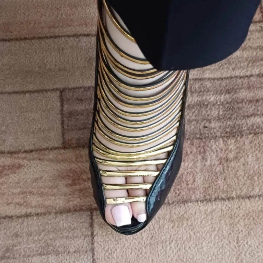 کفش مجلسی ورنی مشکی طلایی