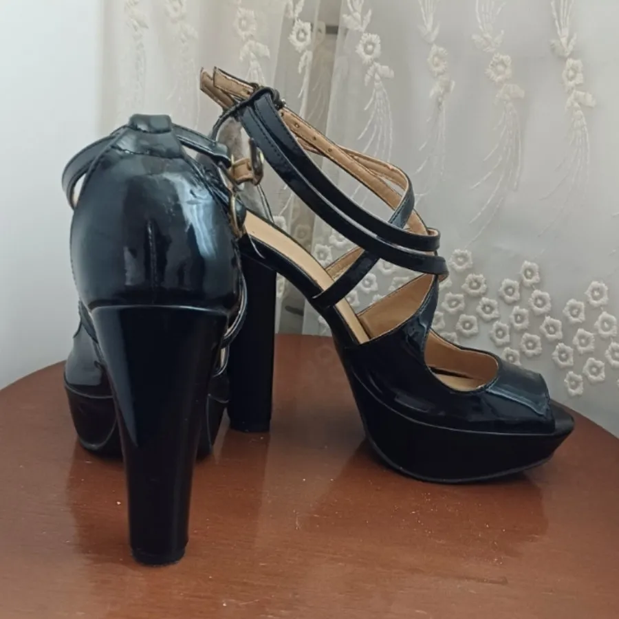 کفش ورنی بندی