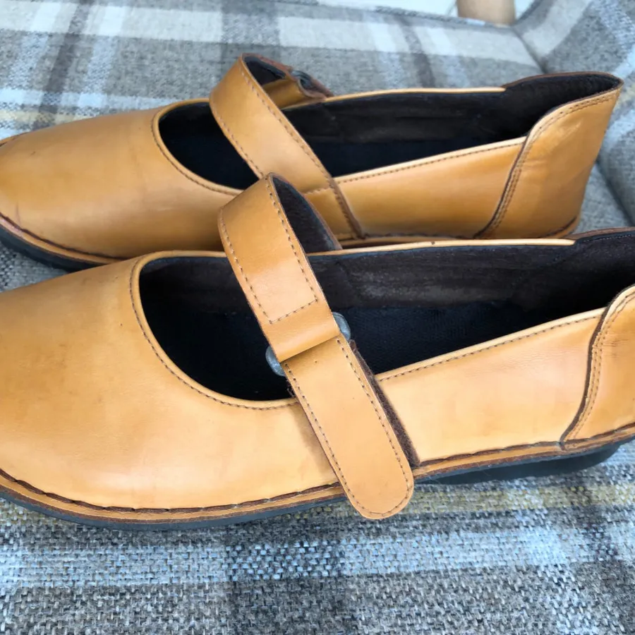 کفش عروسکی چرم