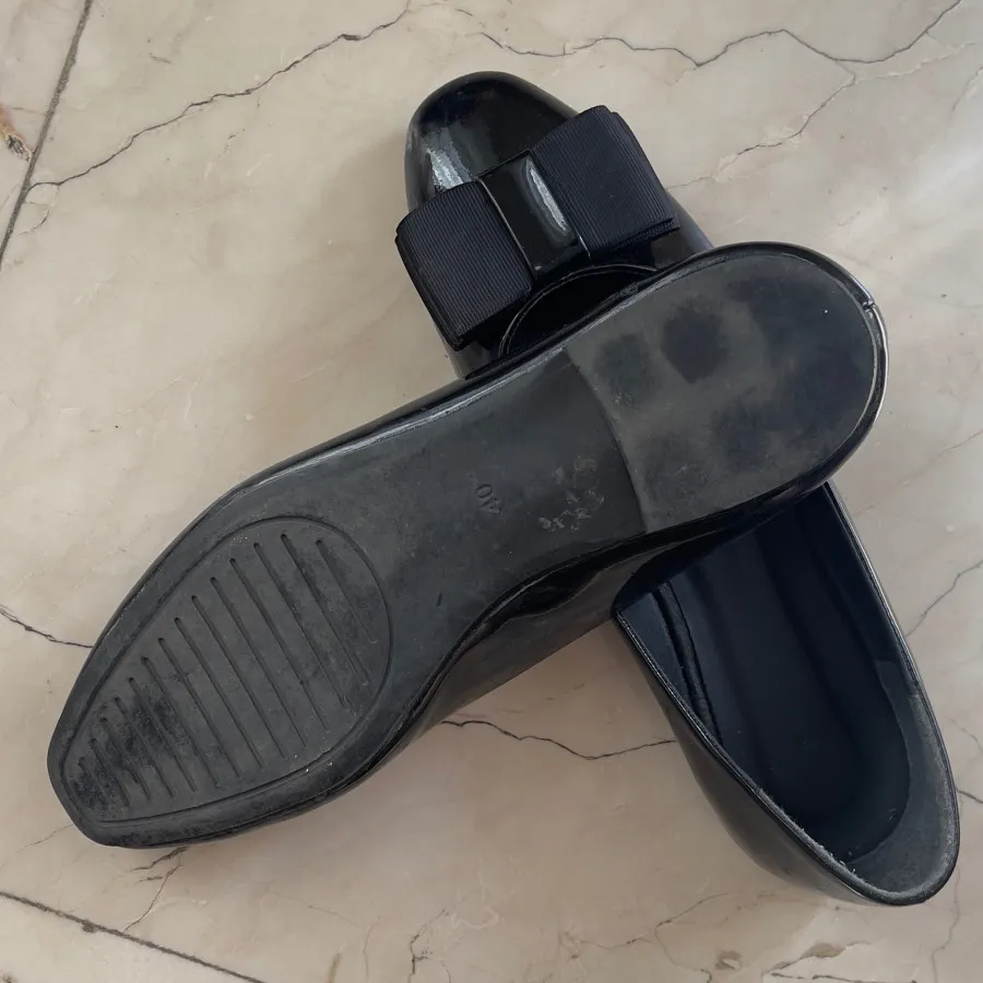 کفش ورنی تخت