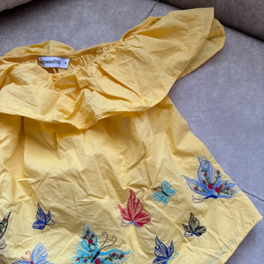 لباس یقه قایقی زرد