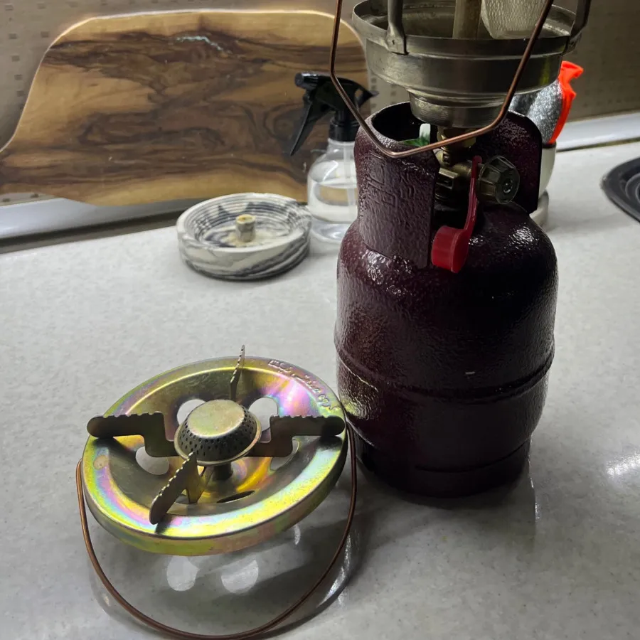 پیکنیکی و چراغ زنبوری