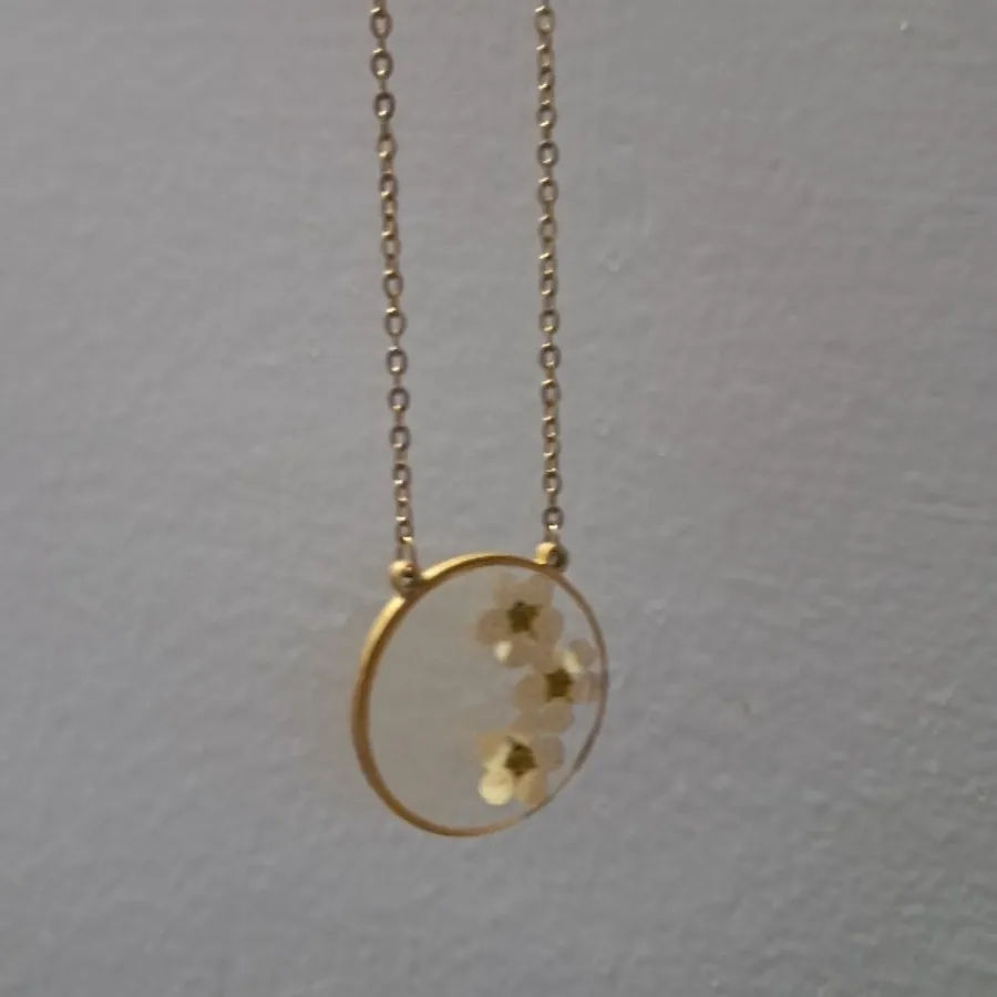 دست‌بند و گردنبند گل