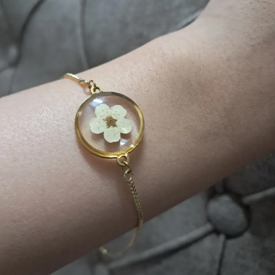 دست‌بند و گردنبند گل