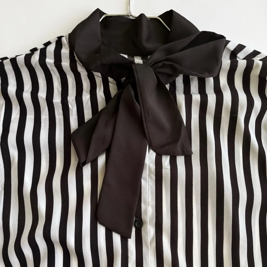 شومیز یقه کراواتی