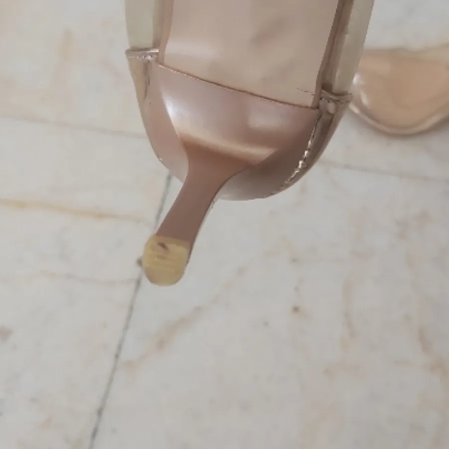 کفش پاشنه بلند شیشه ای